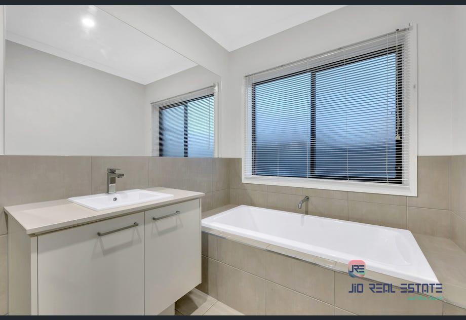 13 Brasilia Street, Strathtulloh VIC