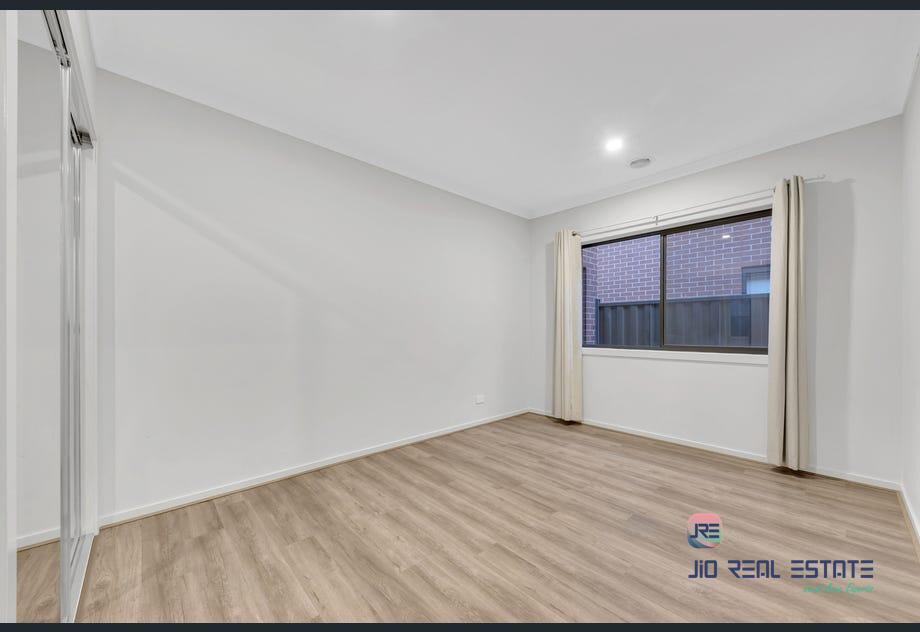 13 Brasilia Street, Strathtulloh VIC