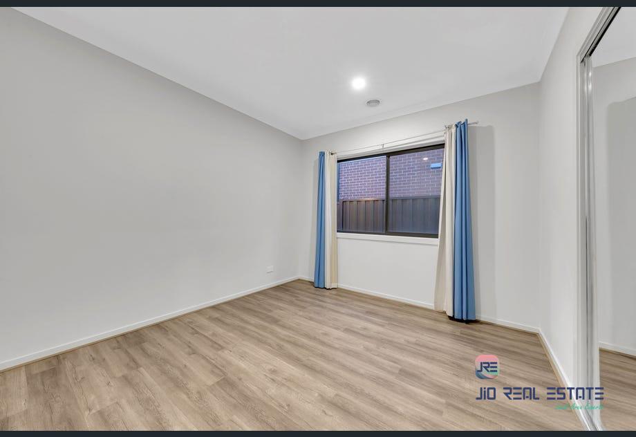 13 Brasilia Street, Strathtulloh VIC