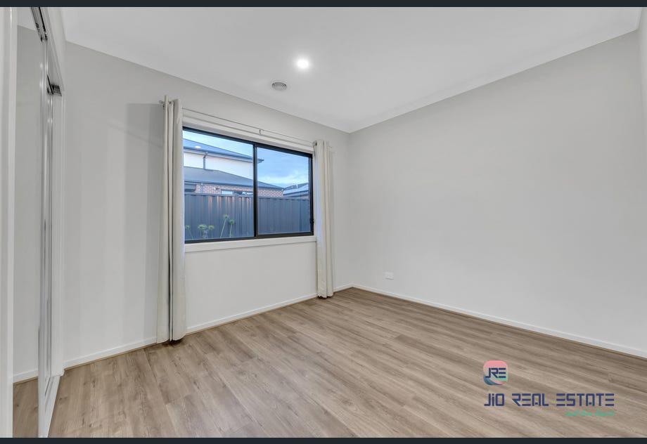 13 Brasilia Street, Strathtulloh VIC