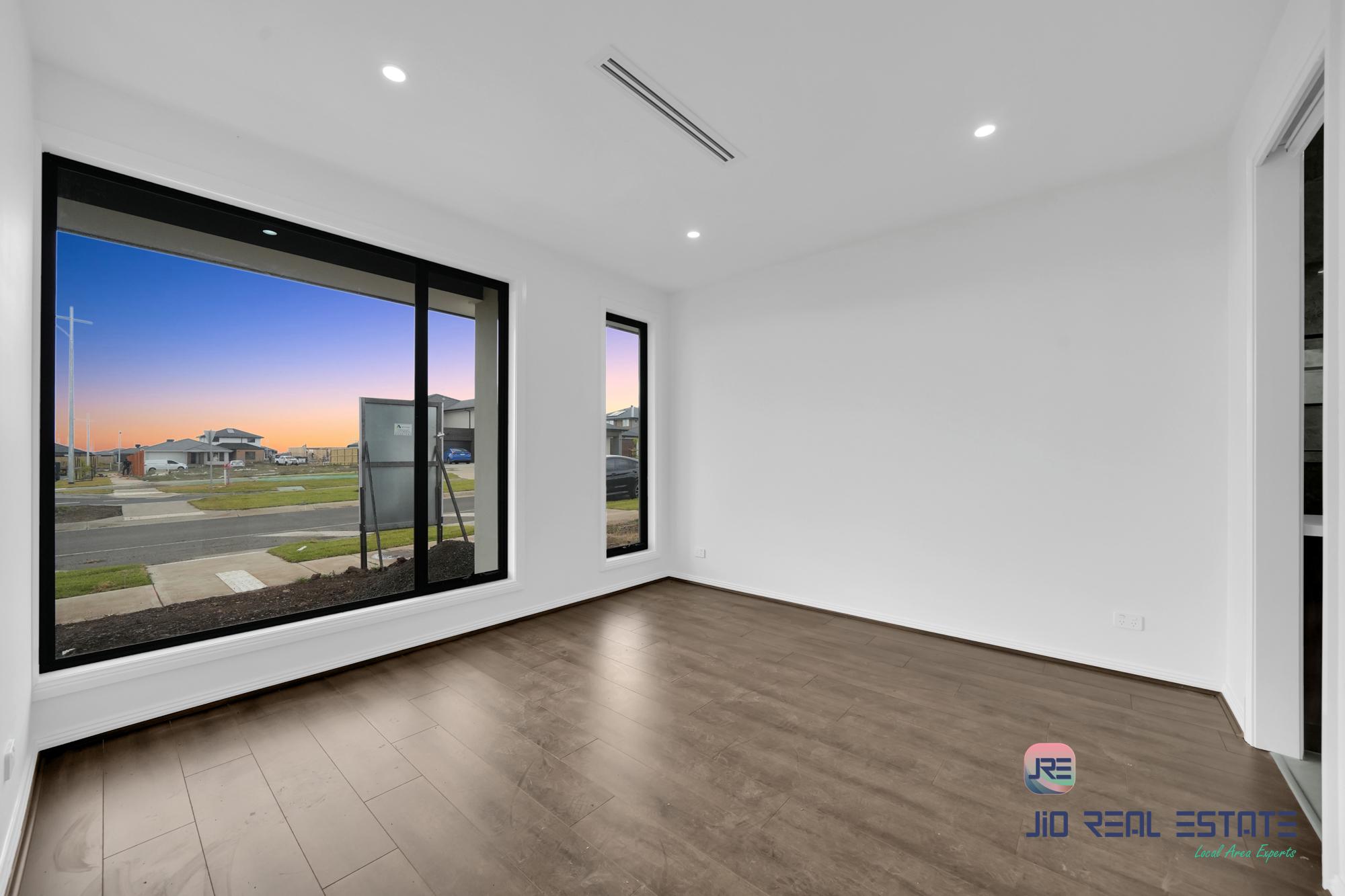 16 Gardenvale Avenue, Mambourin VIC