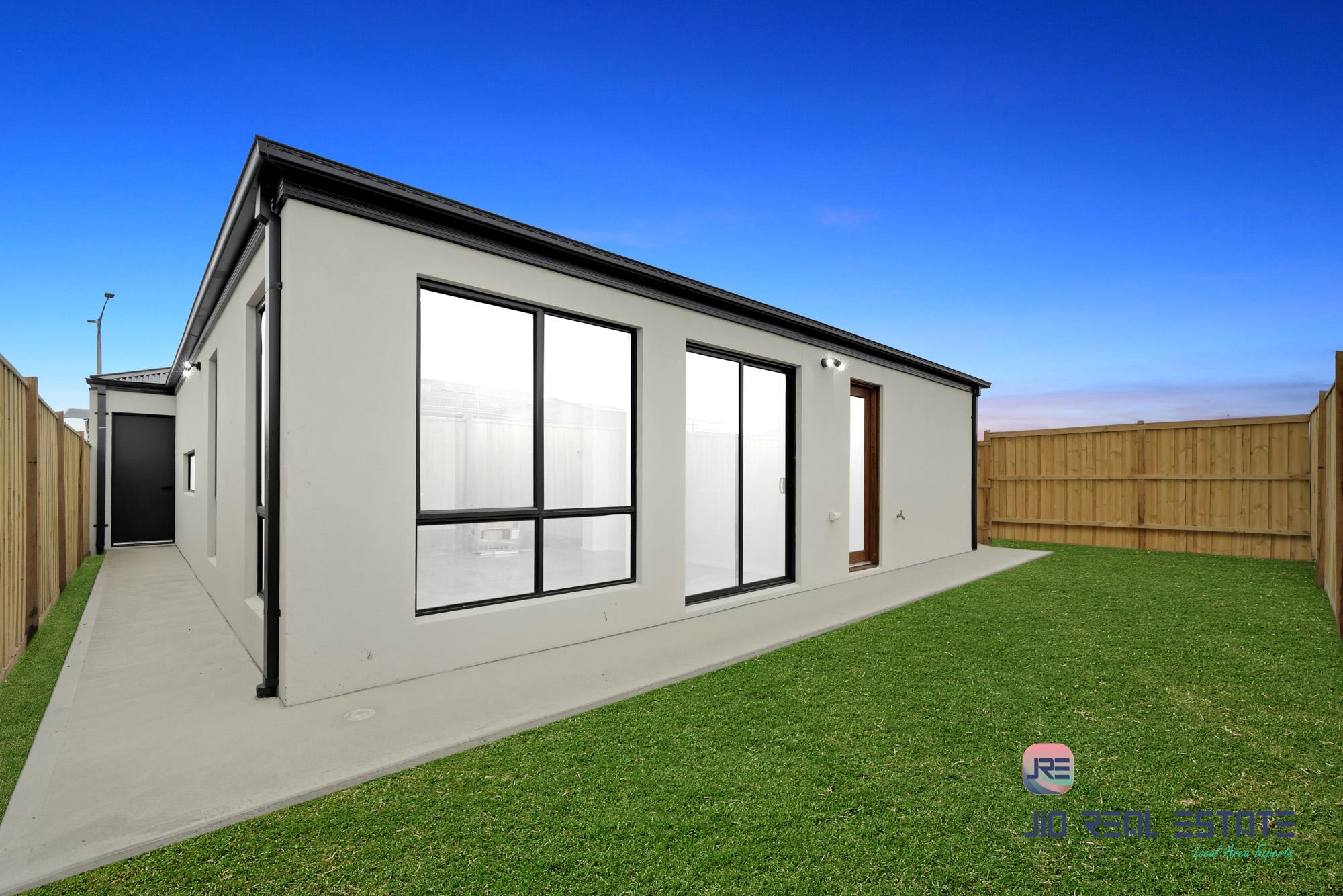 16 Gardenvale Avenue, Mambourin VIC