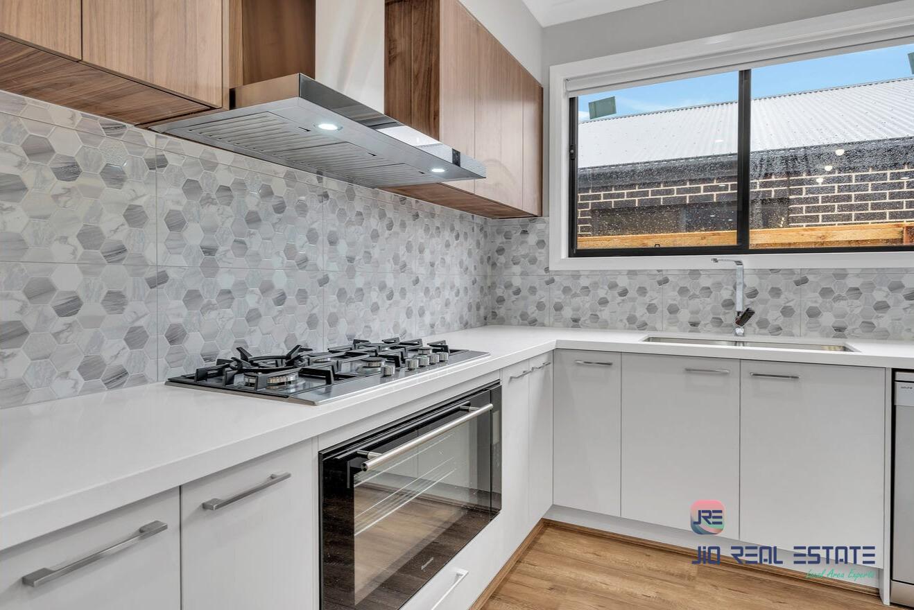 9 Calderas Road, Deanside VIC