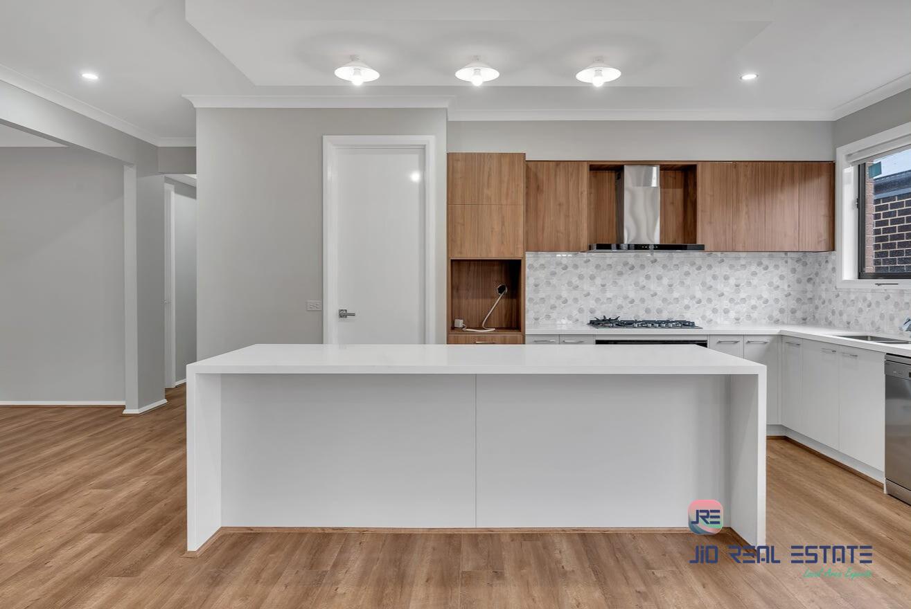 9 Calderas Road, Deanside VIC