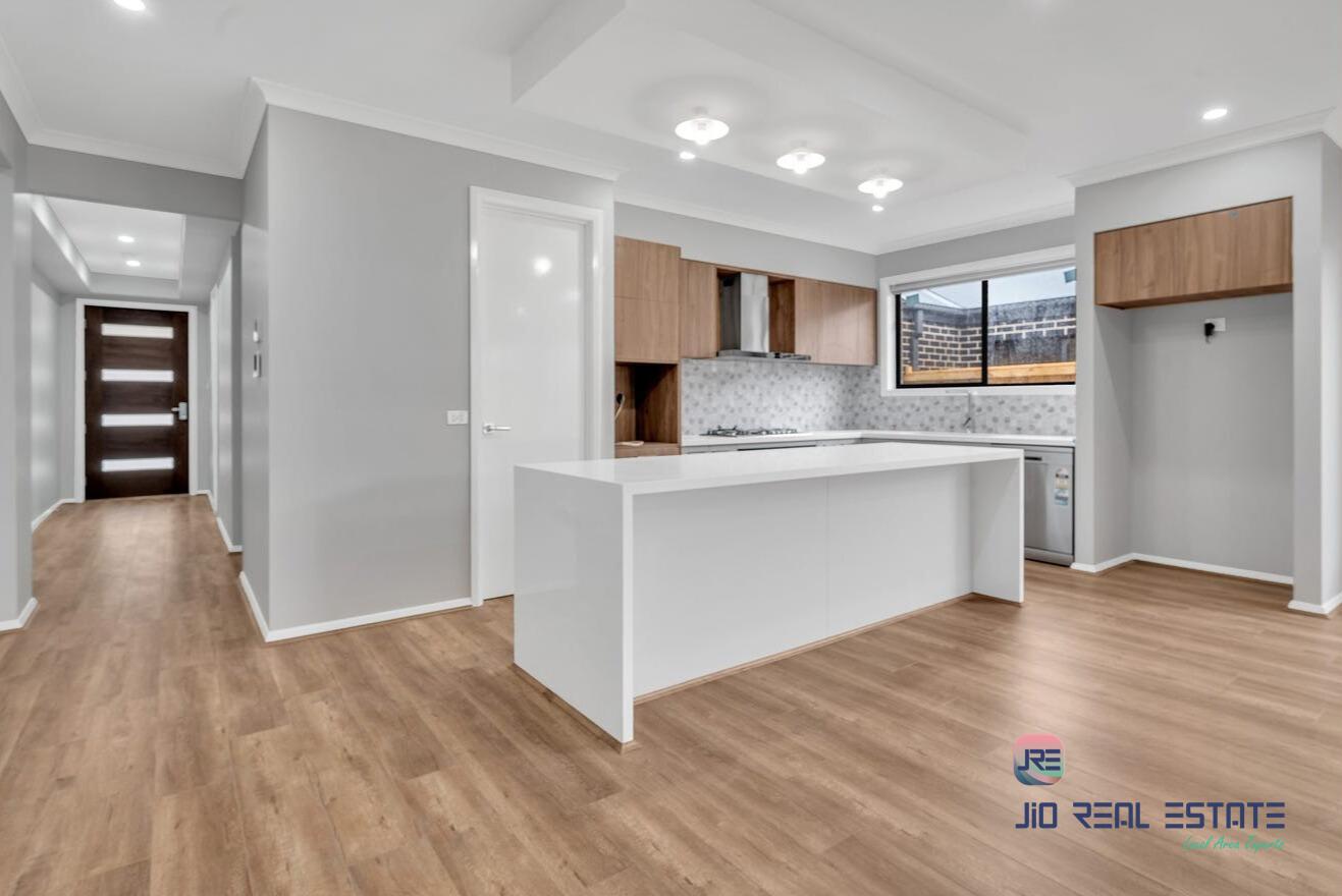 9 Calderas Road, Deanside VIC