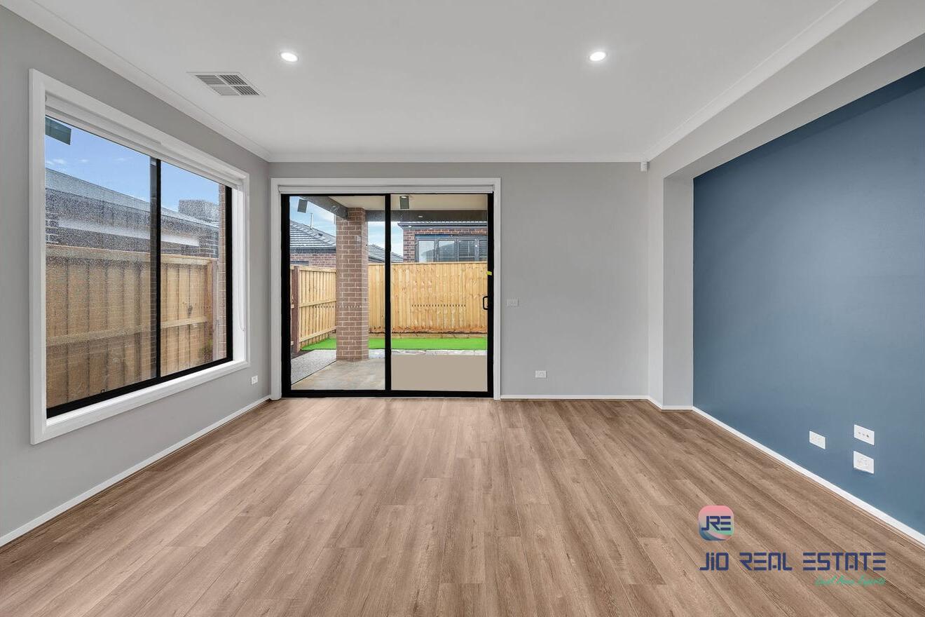 9 Calderas Road, Deanside VIC