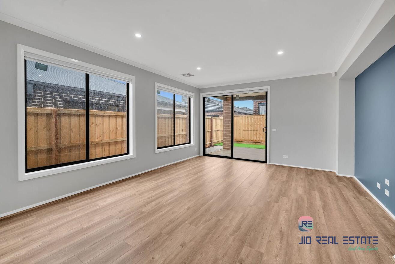 9 Calderas Road, Deanside VIC