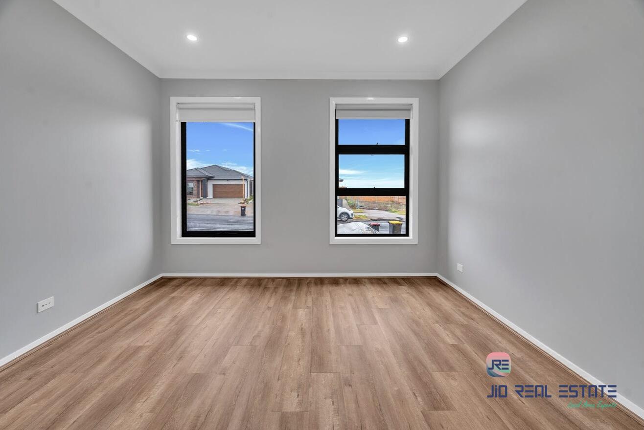 9 Calderas Road, Deanside VIC