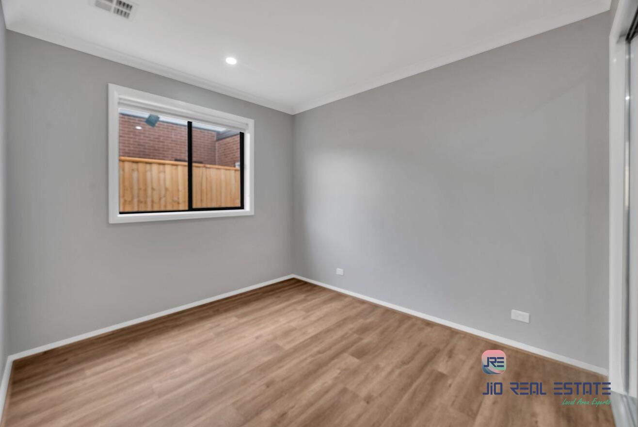 9 Calderas Road, Deanside VIC