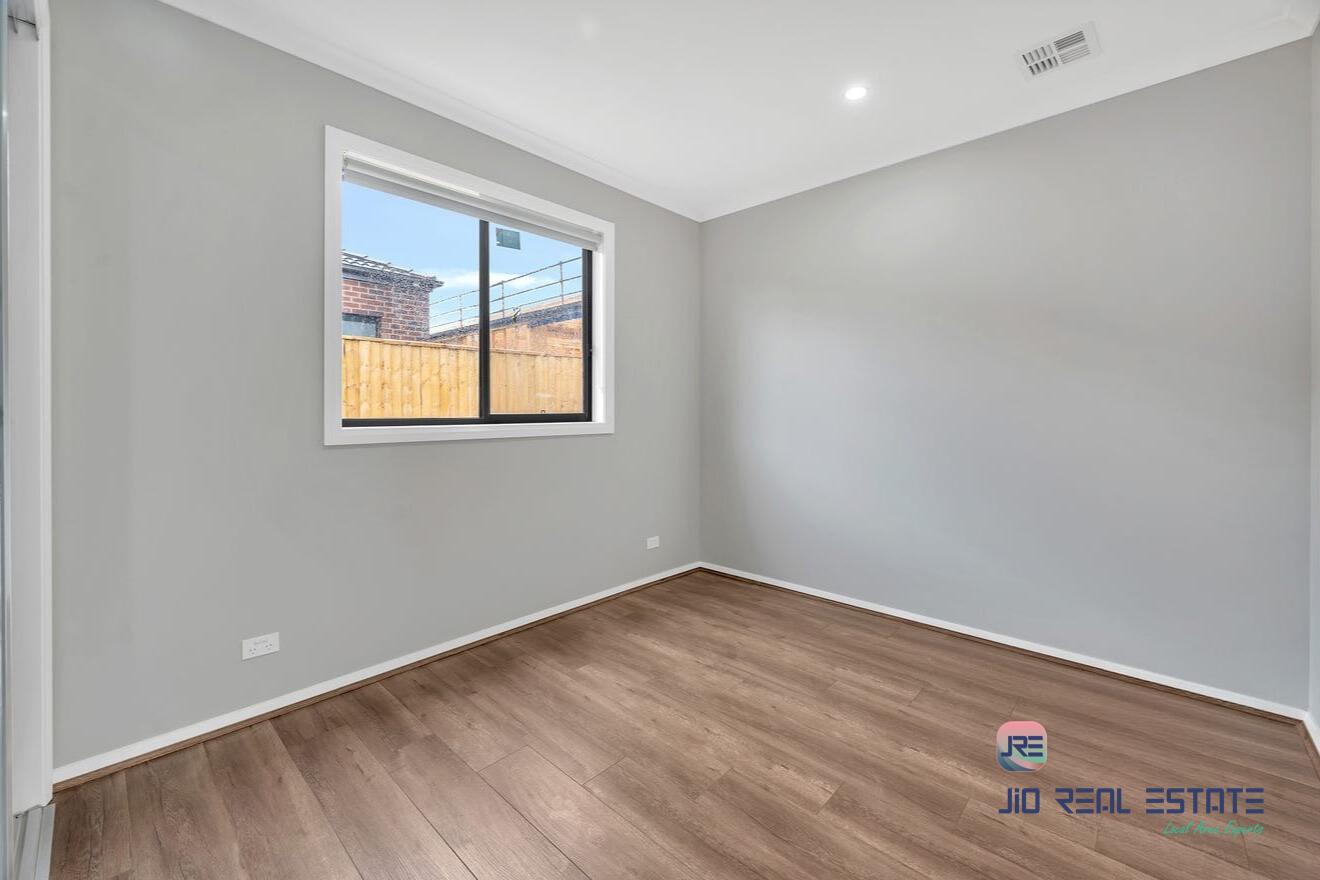 9 Calderas Road, Deanside VIC