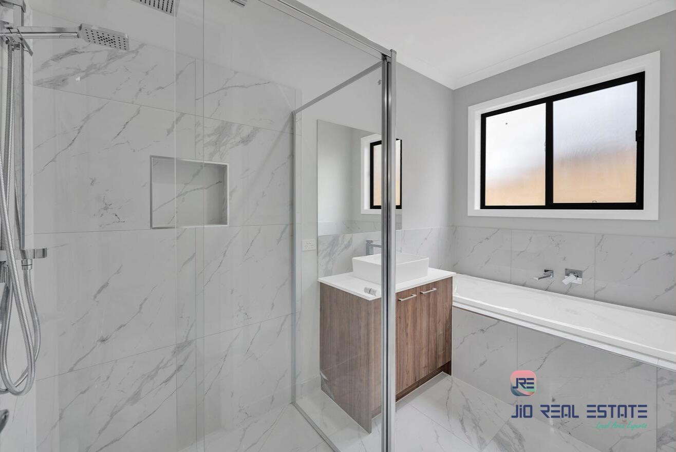 9 Calderas Road, Deanside VIC