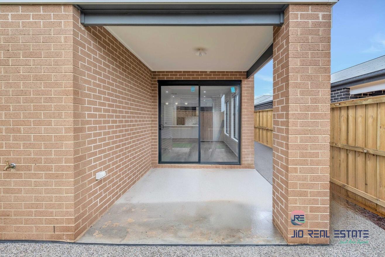 9 Calderas Road, Deanside VIC