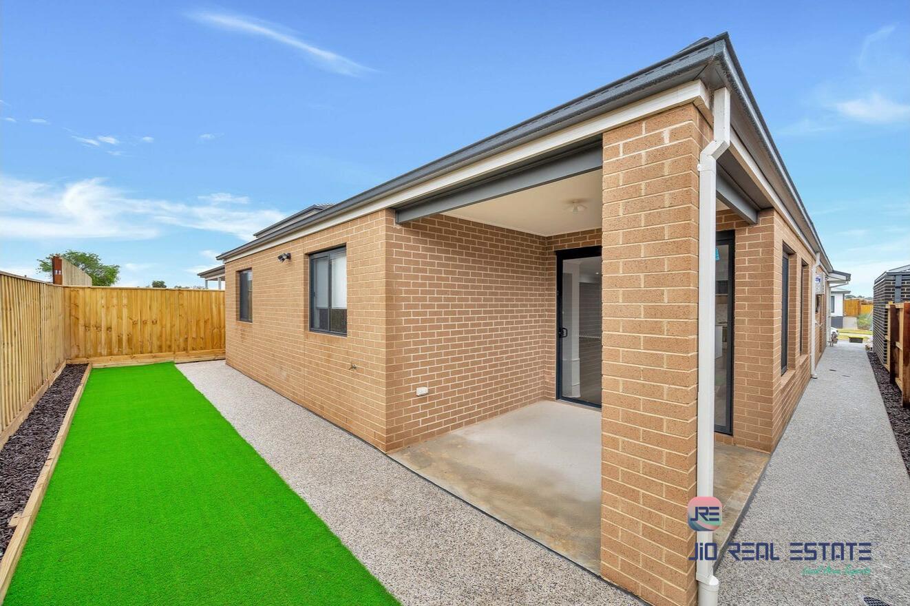 9 Calderas Road, Deanside VIC