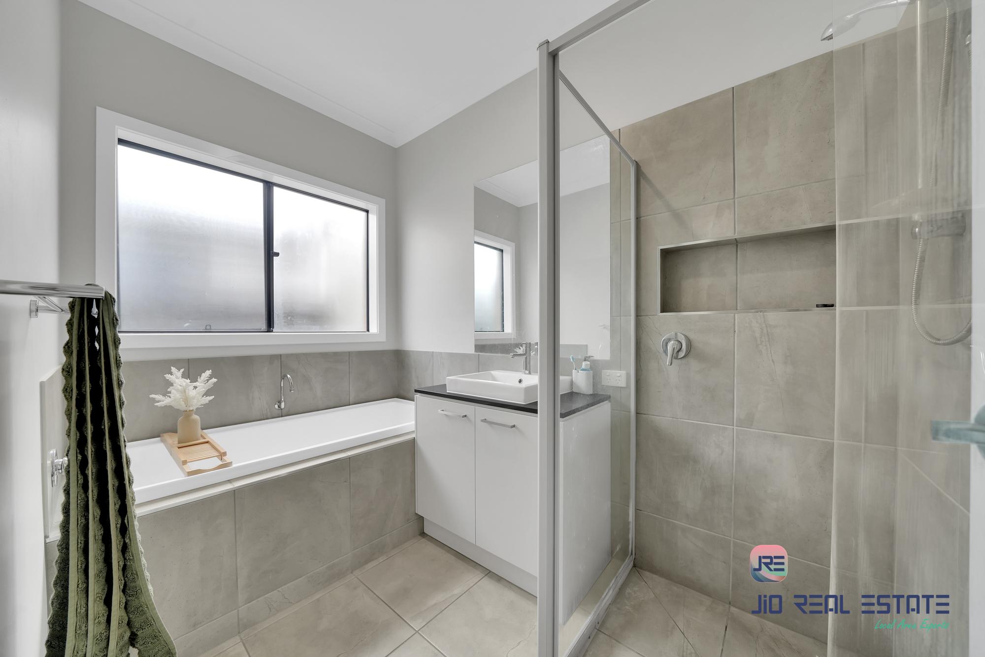 133 Atherstone Boulevard, Strathtulloh VIC