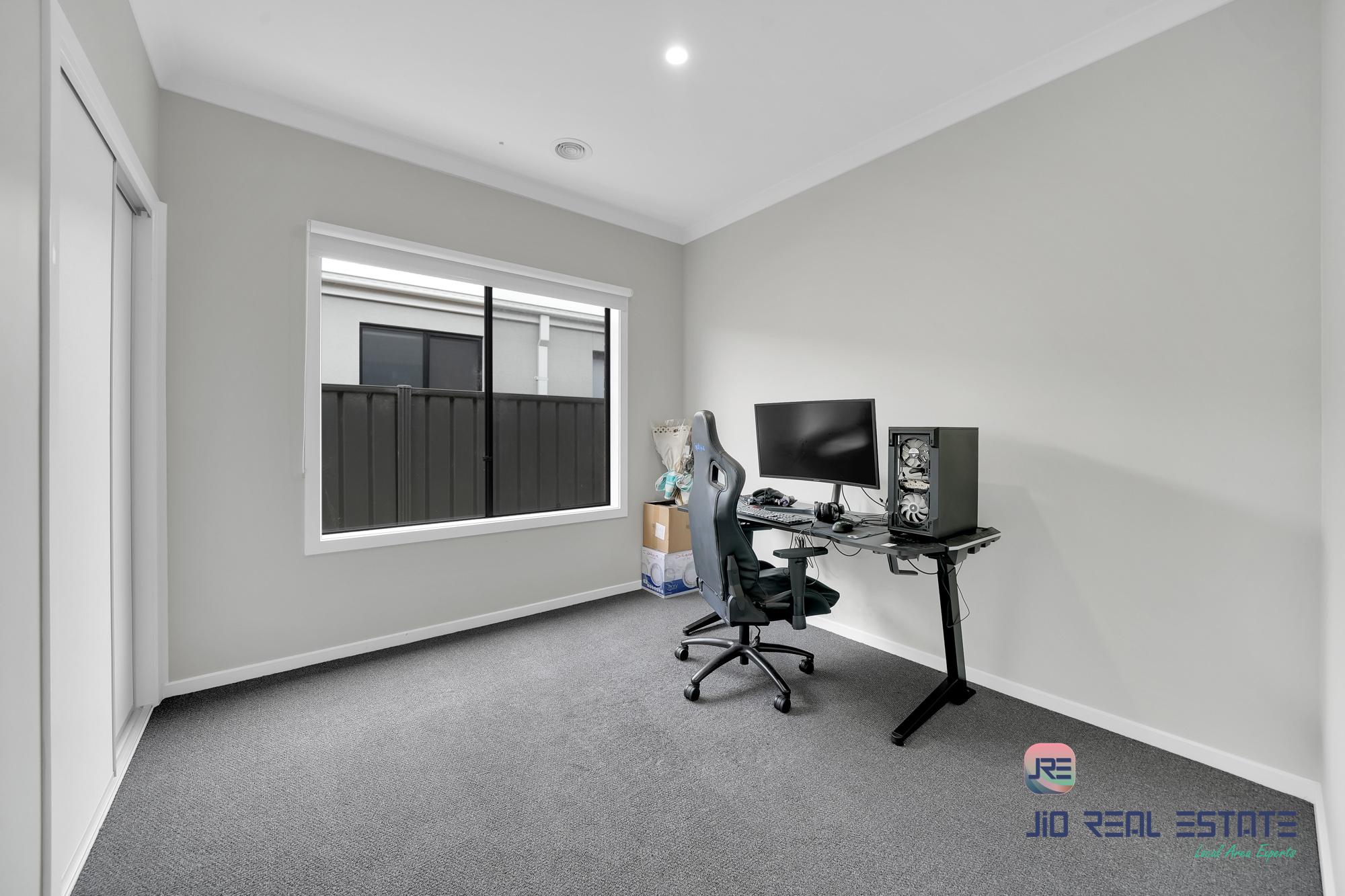 133 Atherstone Boulevard, Strathtulloh VIC