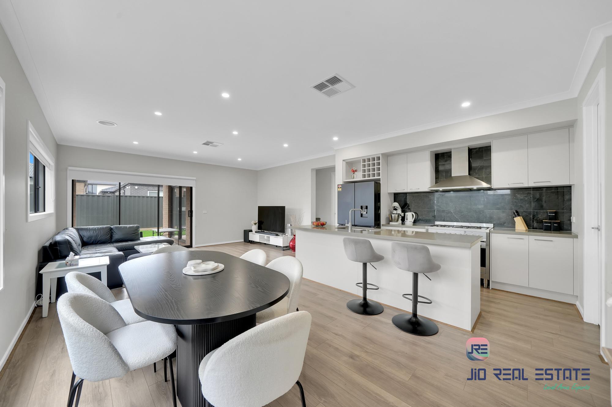 133 Atherstone Boulevard, Strathtulloh VIC