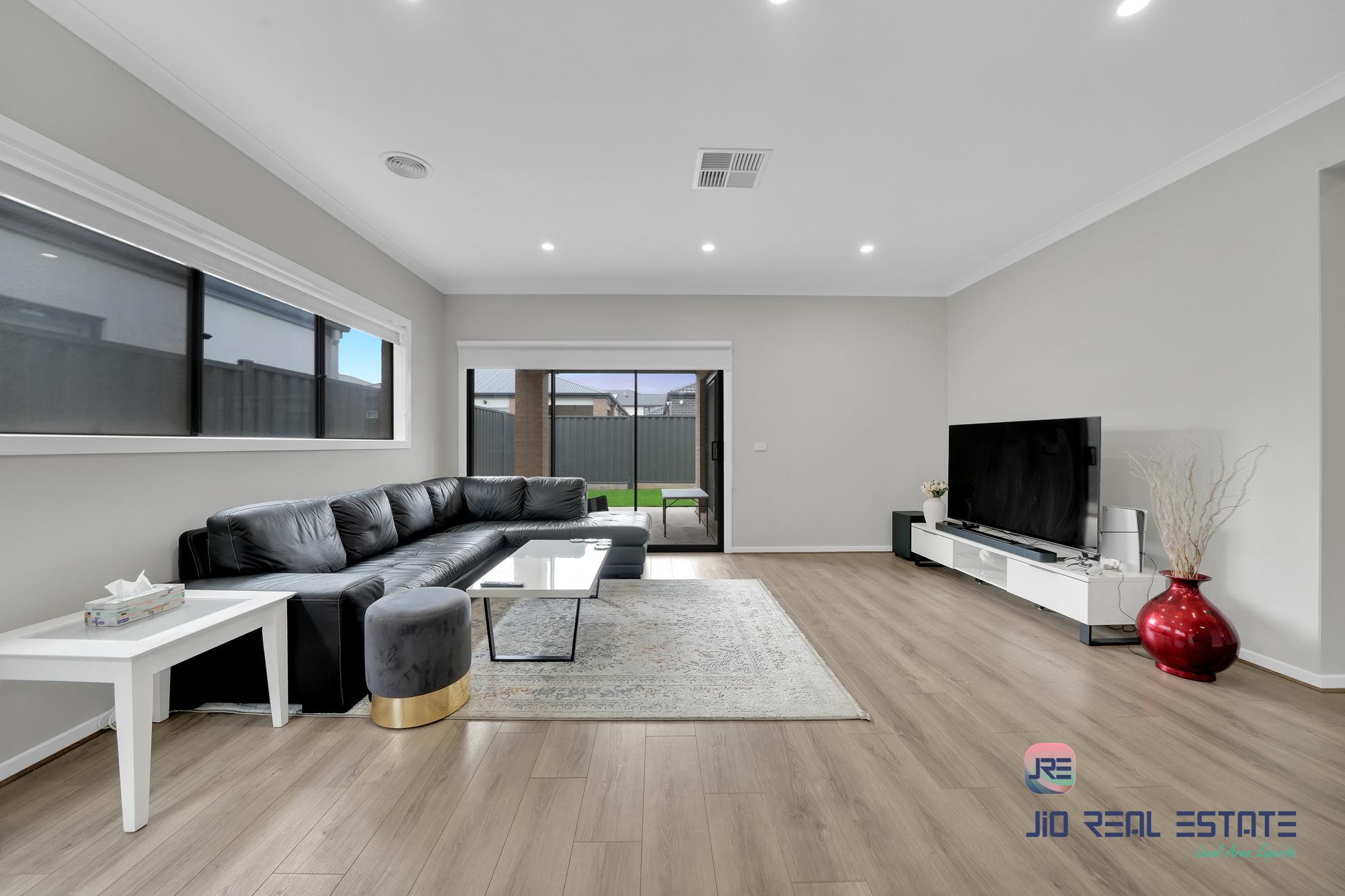 133 Atherstone Boulevard, Strathtulloh VIC