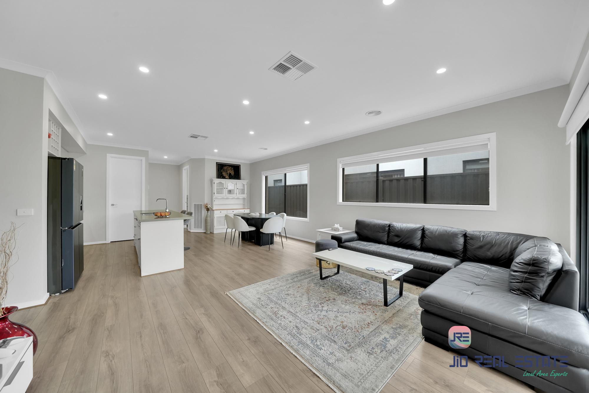 133 Atherstone Boulevard, Strathtulloh VIC