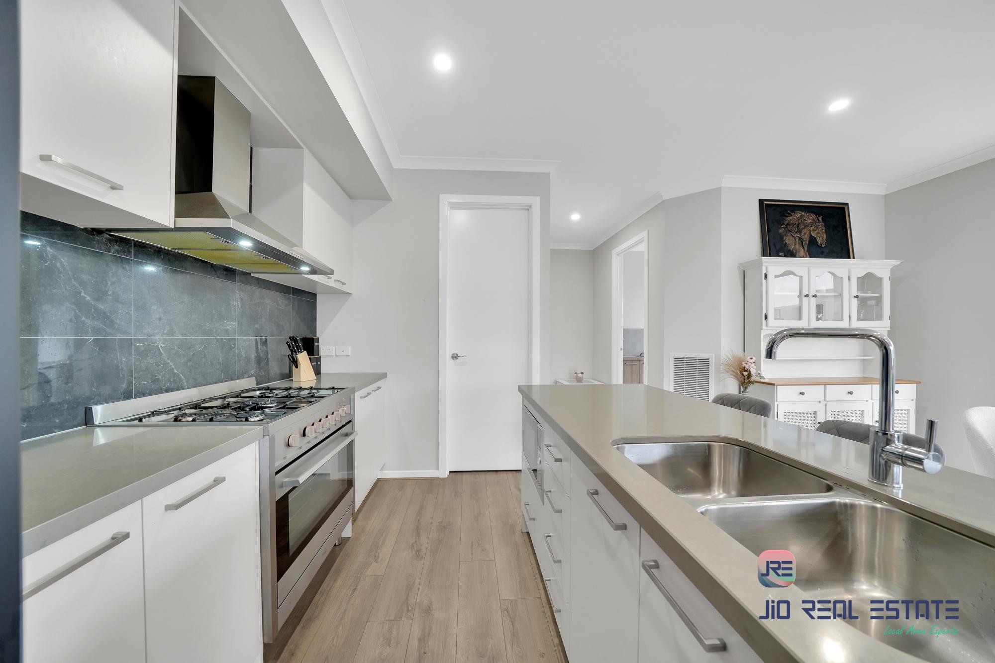 133 Atherstone Boulevard, Strathtulloh VIC