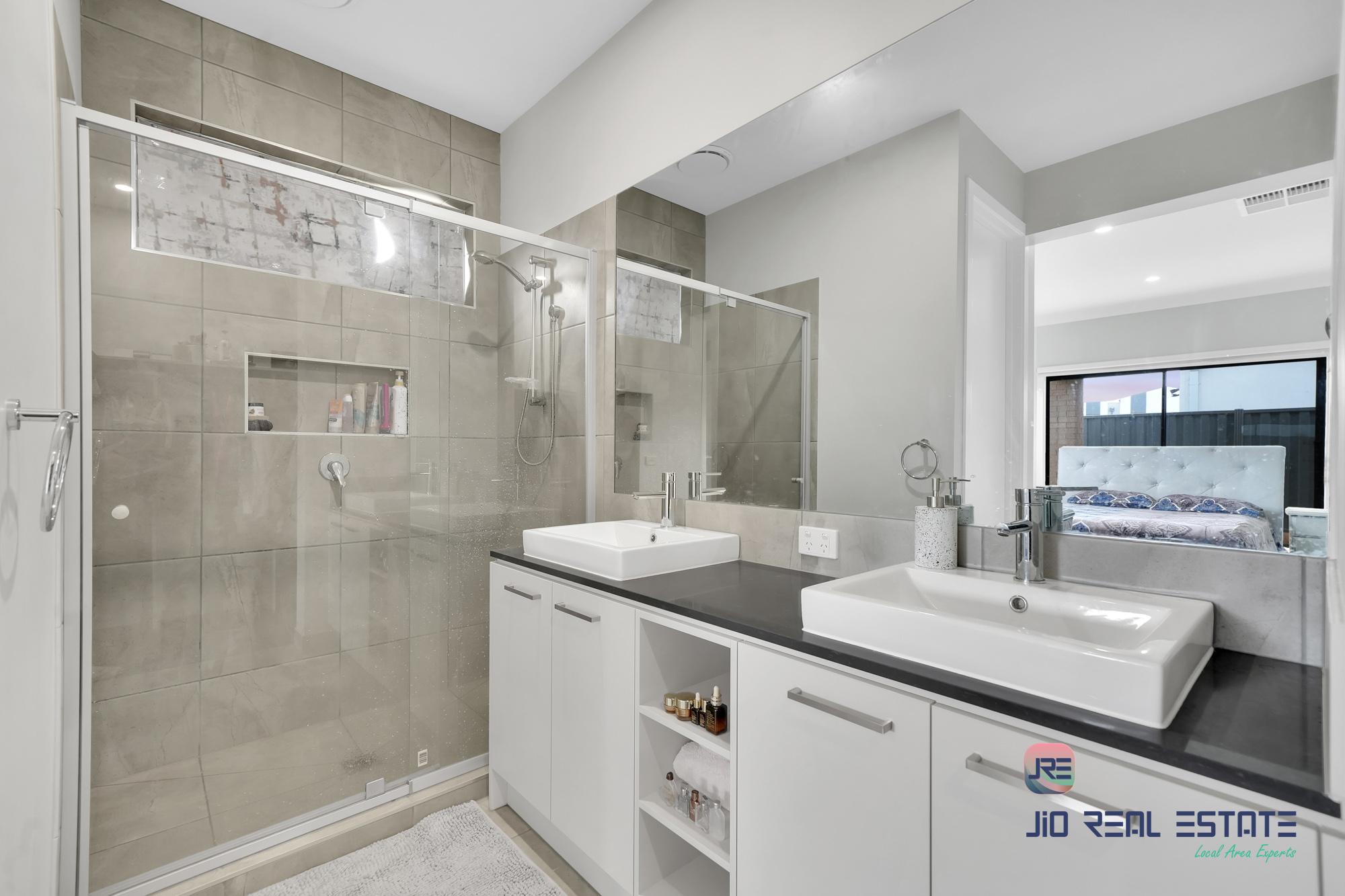 133 Atherstone Boulevard, Strathtulloh VIC