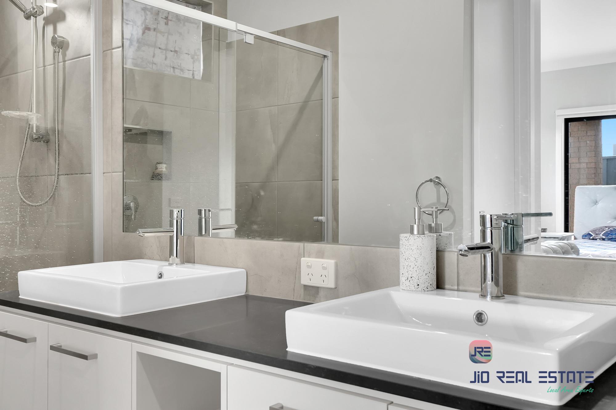 133 Atherstone Boulevard, Strathtulloh VIC