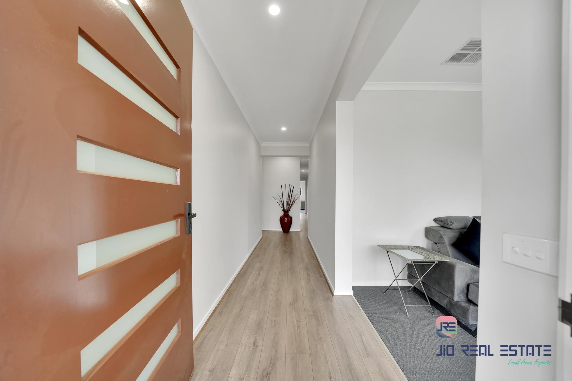 133 Atherstone Boulevard, Strathtulloh VIC