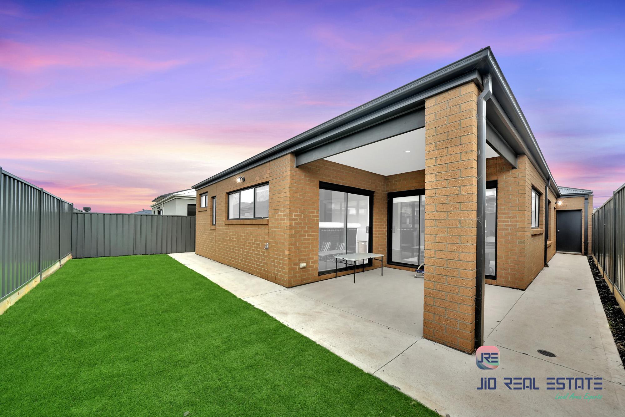 133 Atherstone Boulevard, Strathtulloh VIC