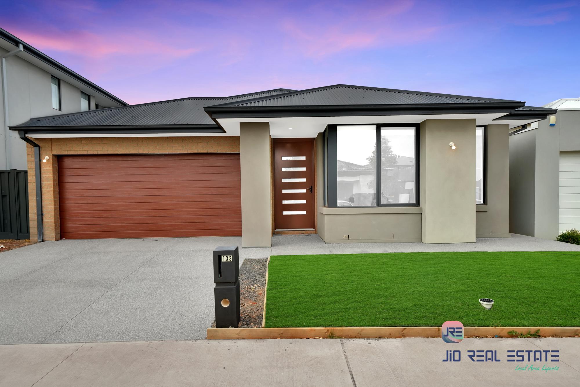 133 Atherstone Boulevard, Strathtulloh VIC