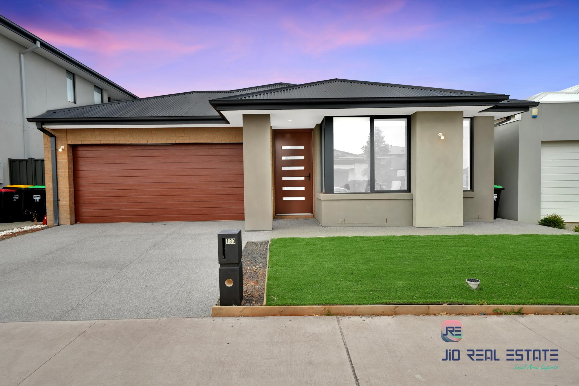 133 Atherstone Boulevard, Strathtulloh VIC