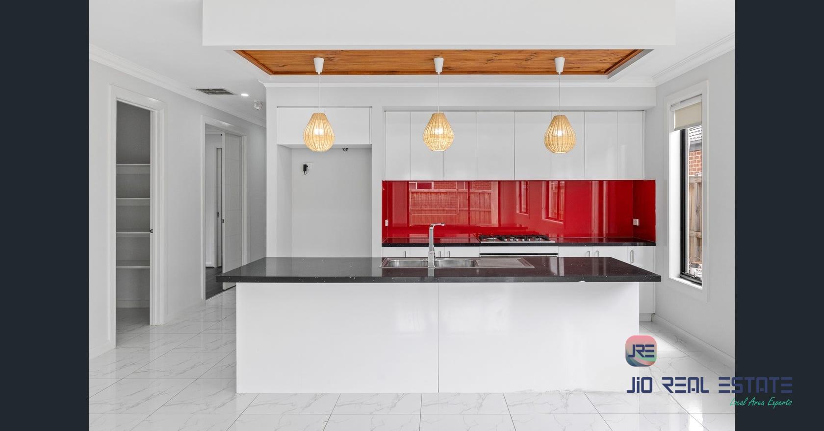 4 Esslemont Road, Thornhill Park VIC