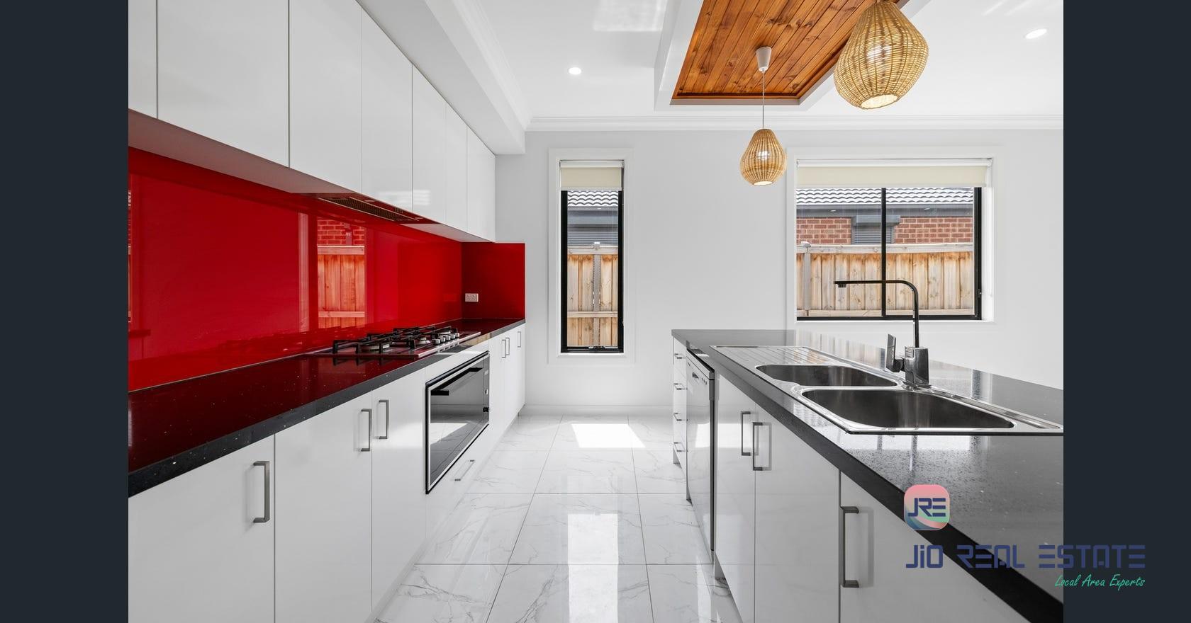 4 Esslemont Road, Thornhill Park VIC