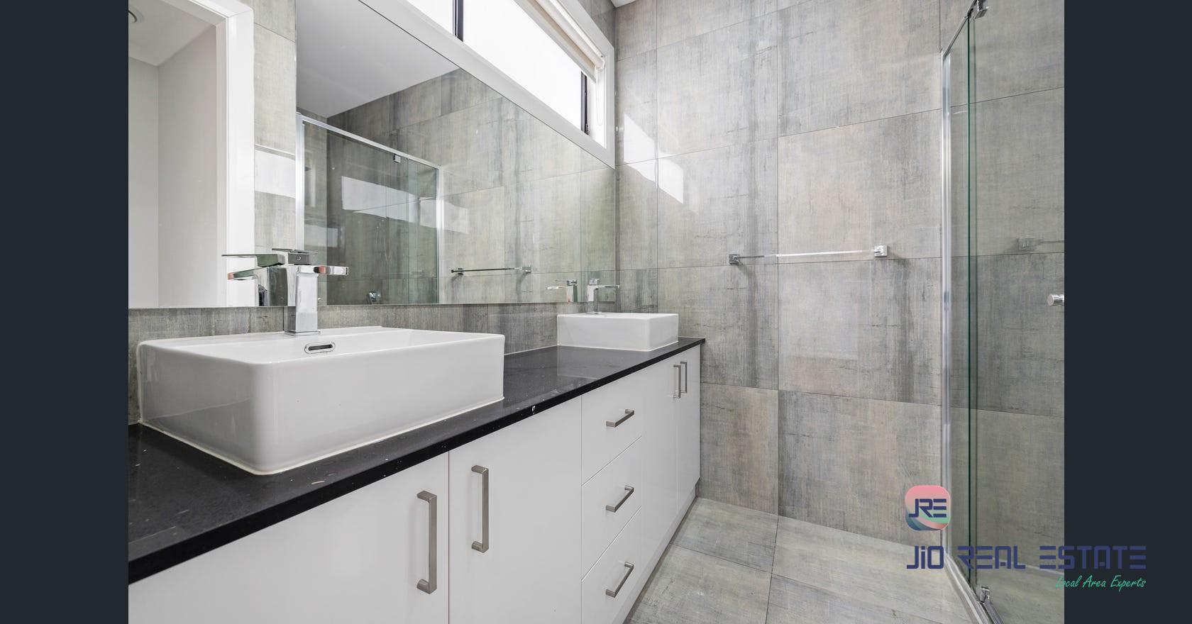 4 Esslemont Road, Thornhill Park VIC