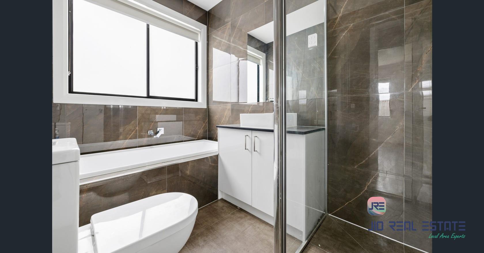 4 Esslemont Road, Thornhill Park VIC