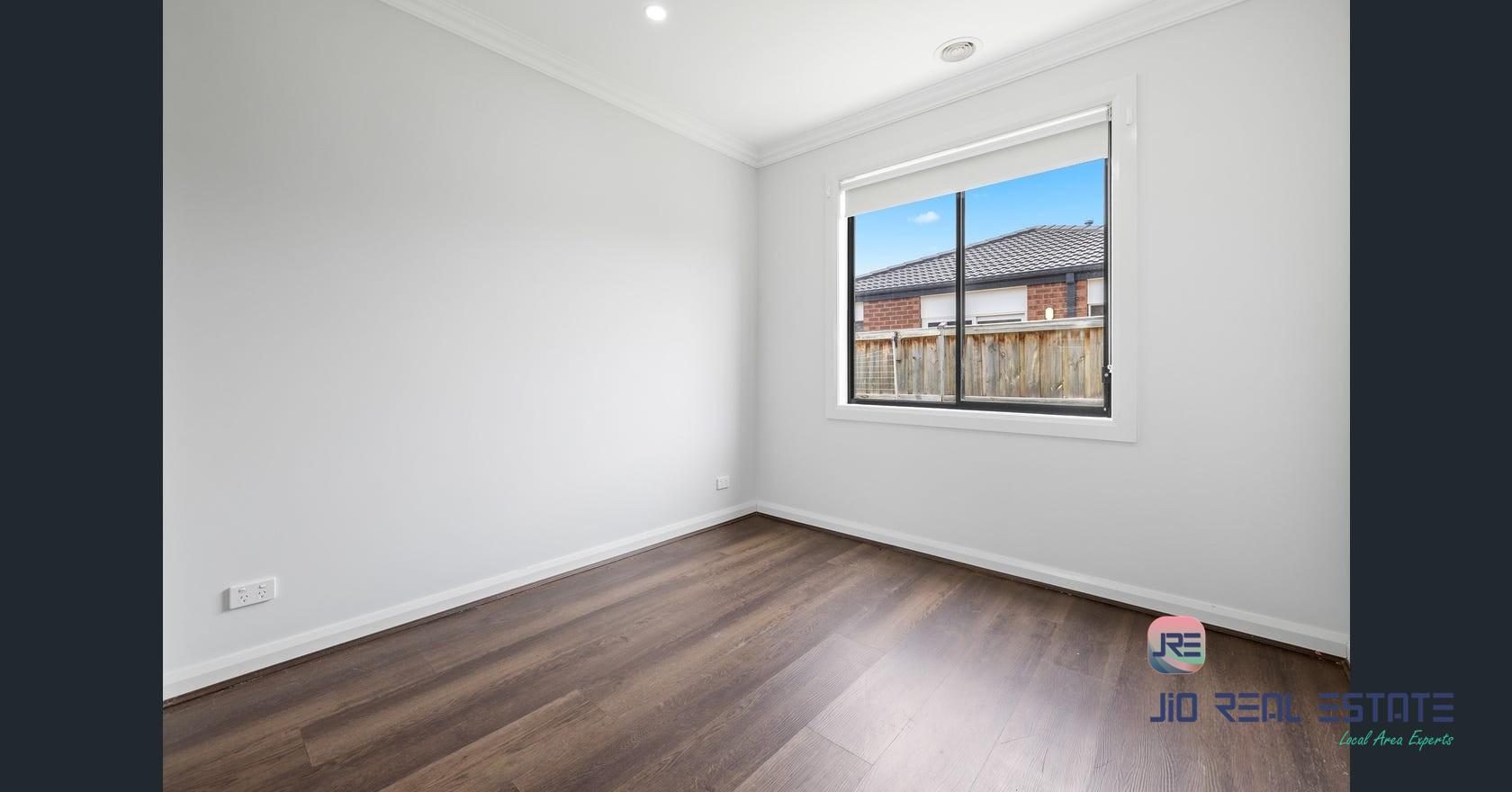 4 Esslemont Road, Thornhill Park VIC