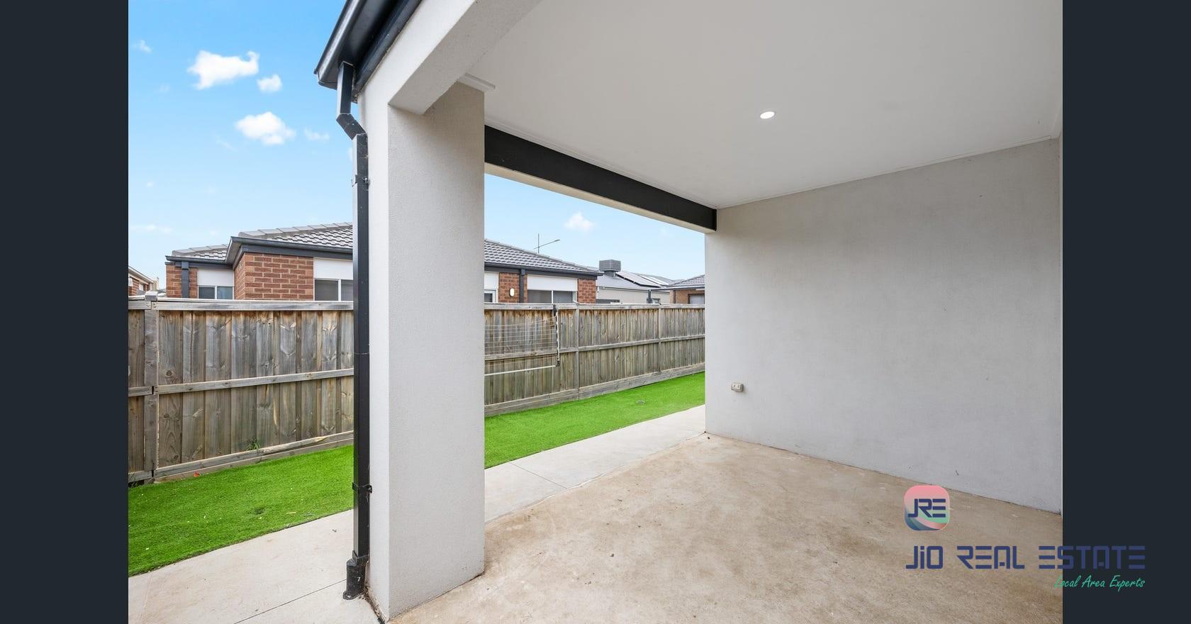 4 Esslemont Road, Thornhill Park VIC