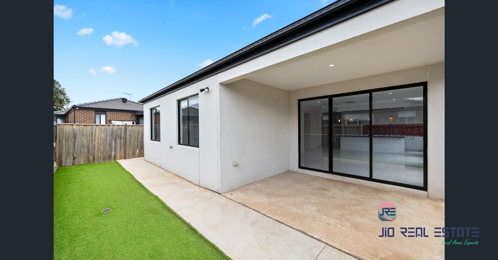 4 Esslemont Road, Thornhill Park VIC