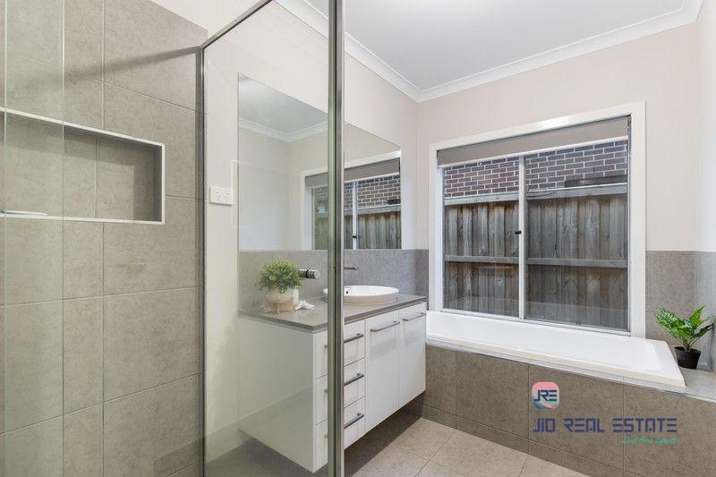 13 Telford Road, Thornhill Park VIC