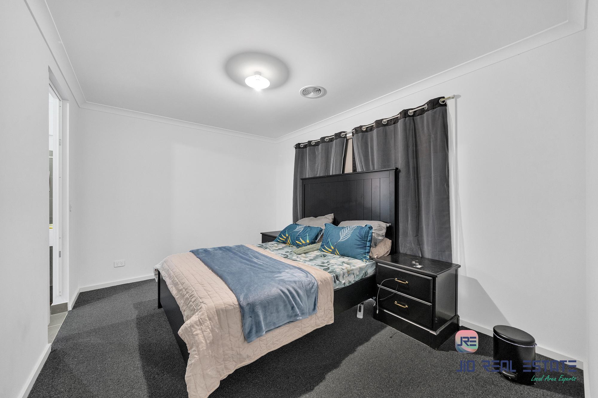 8 Kirkham Drive, Thornhill Park VIC