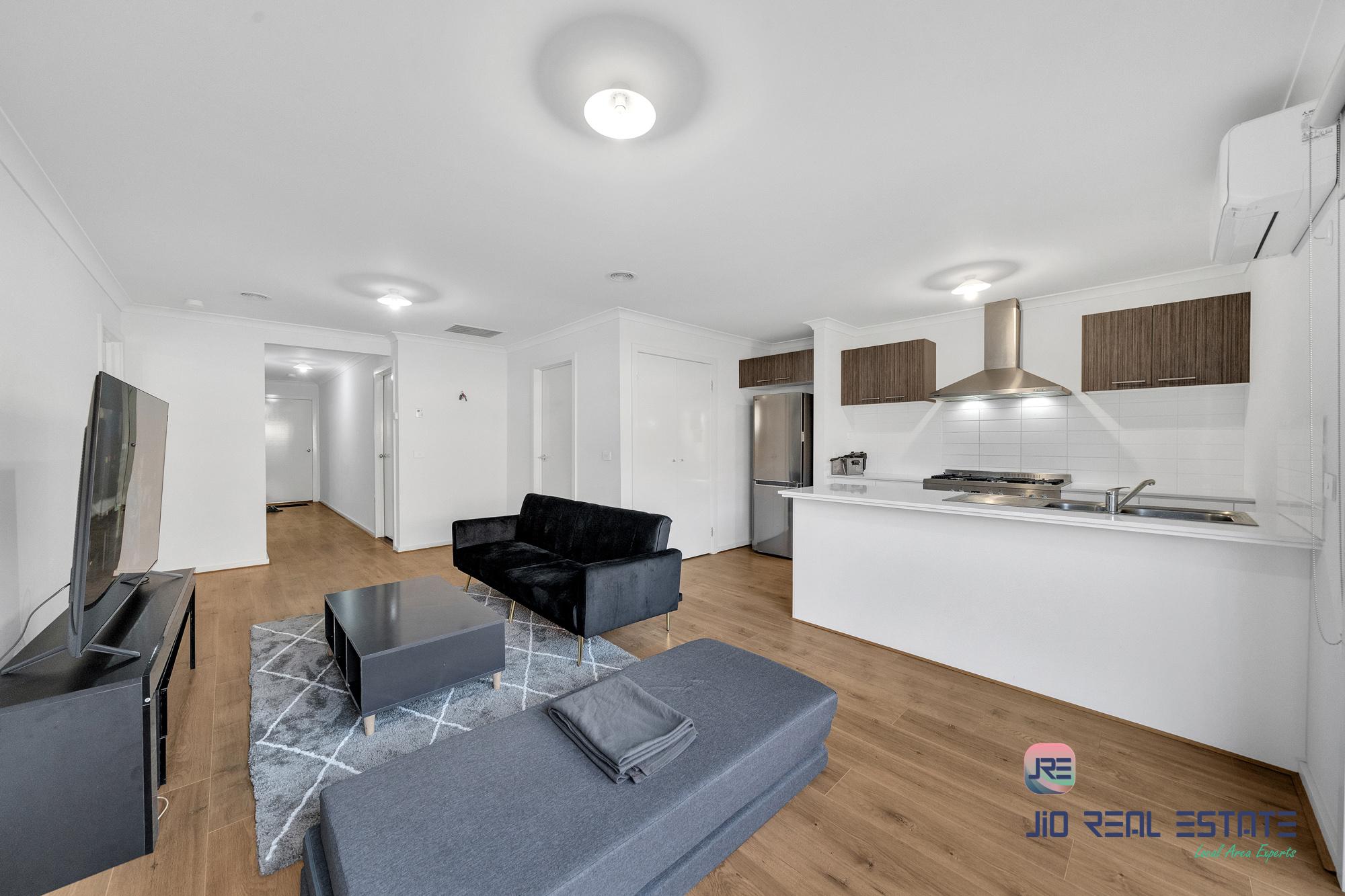 8 Kirkham Drive, Thornhill Park VIC