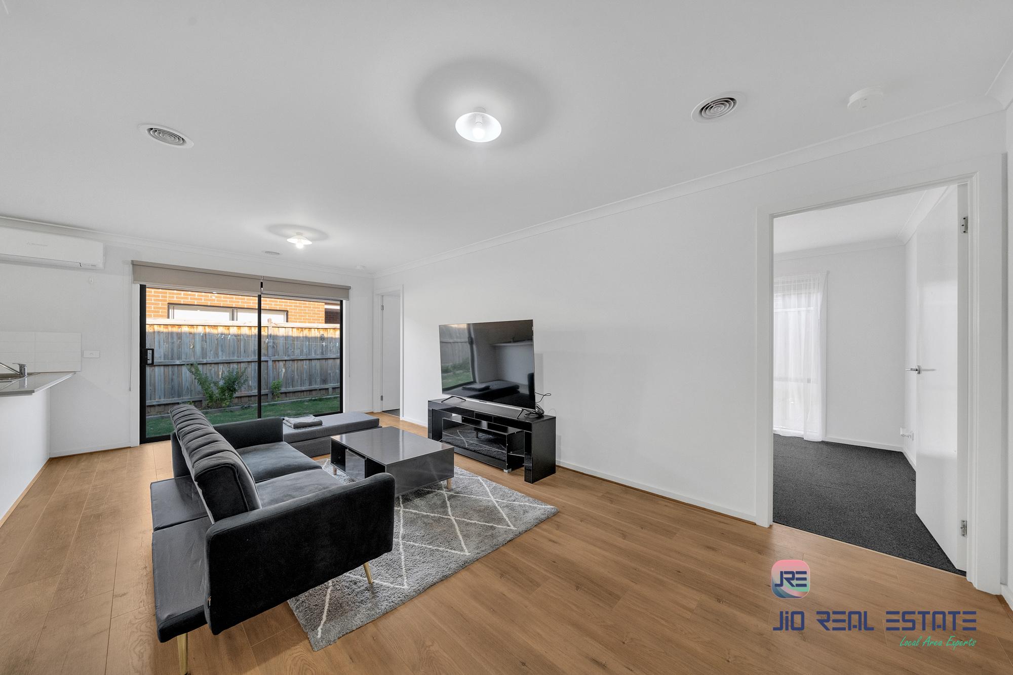 8 Kirkham Drive, Thornhill Park VIC