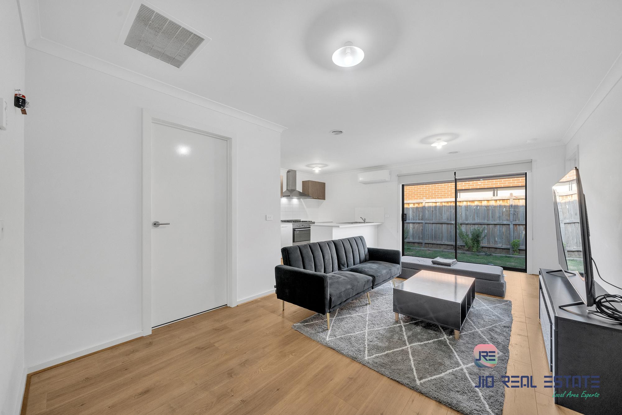 8 Kirkham Drive, Thornhill Park VIC