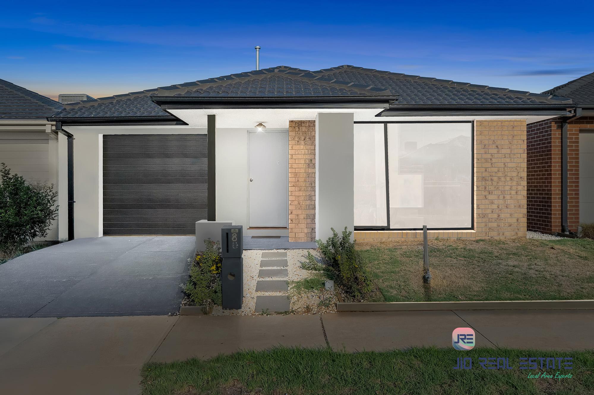 8 Kirkham Drive, Thornhill Park VIC