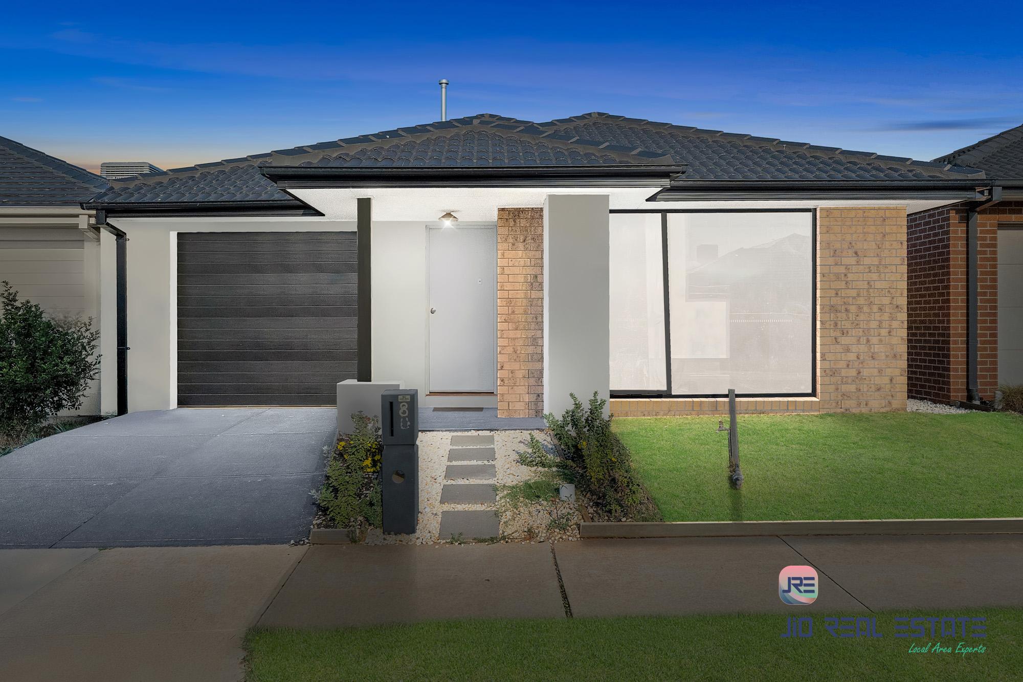 8 Kirkham Drive, Thornhill Park VIC