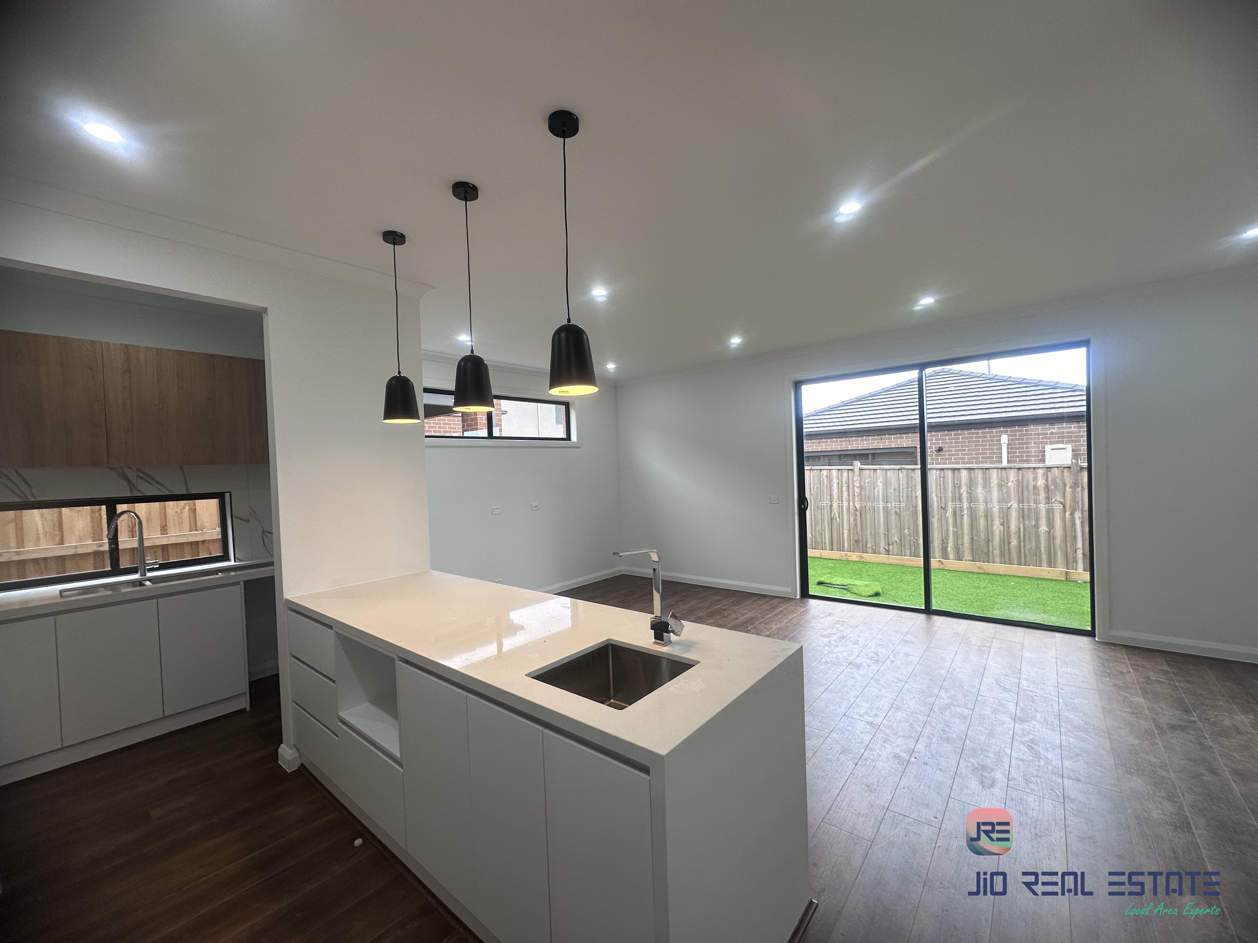 9 Wilderness Road, Fraser Rise VIC