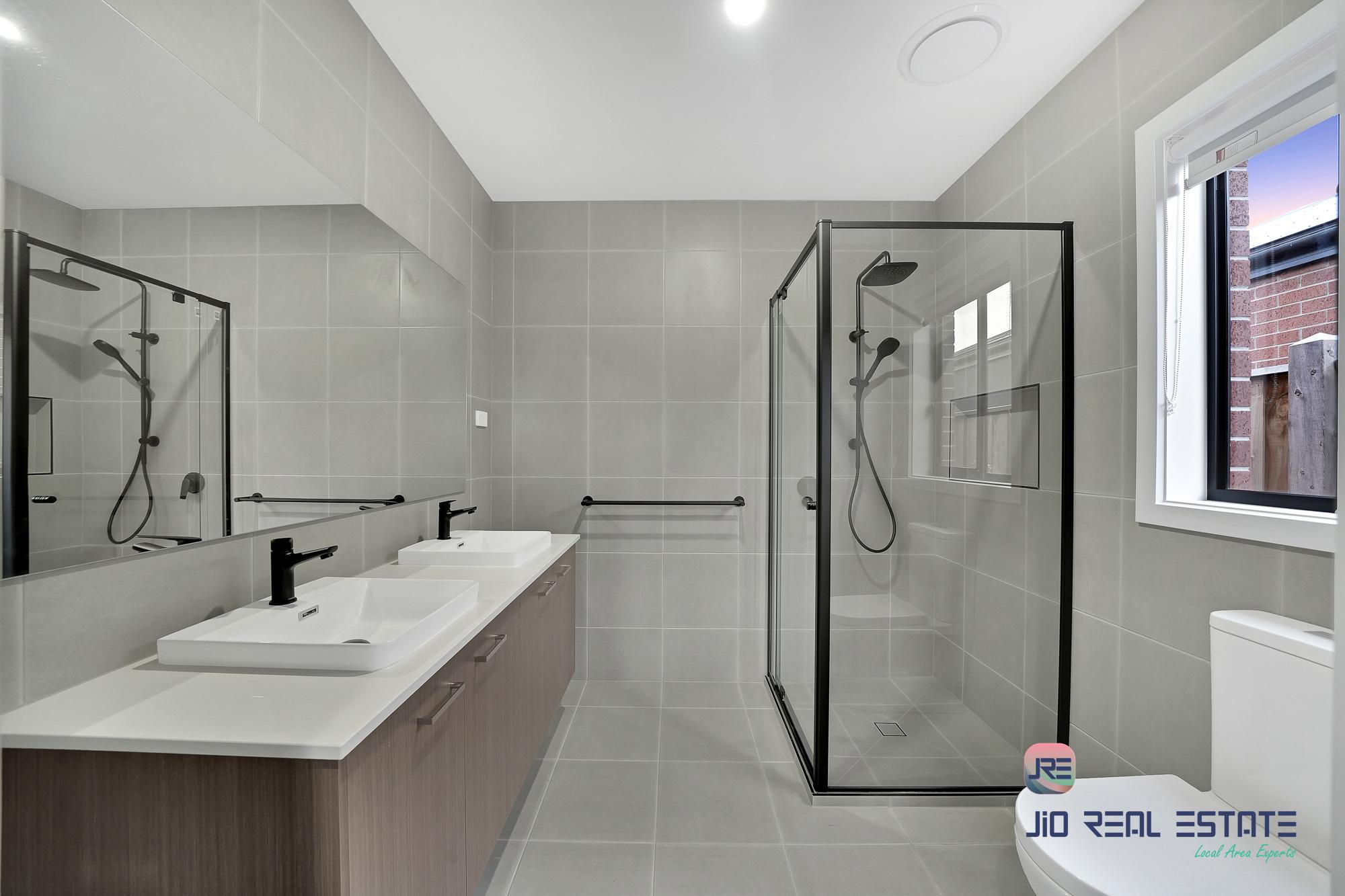 8 Shelterbelt Avenue, Weir Views VIC