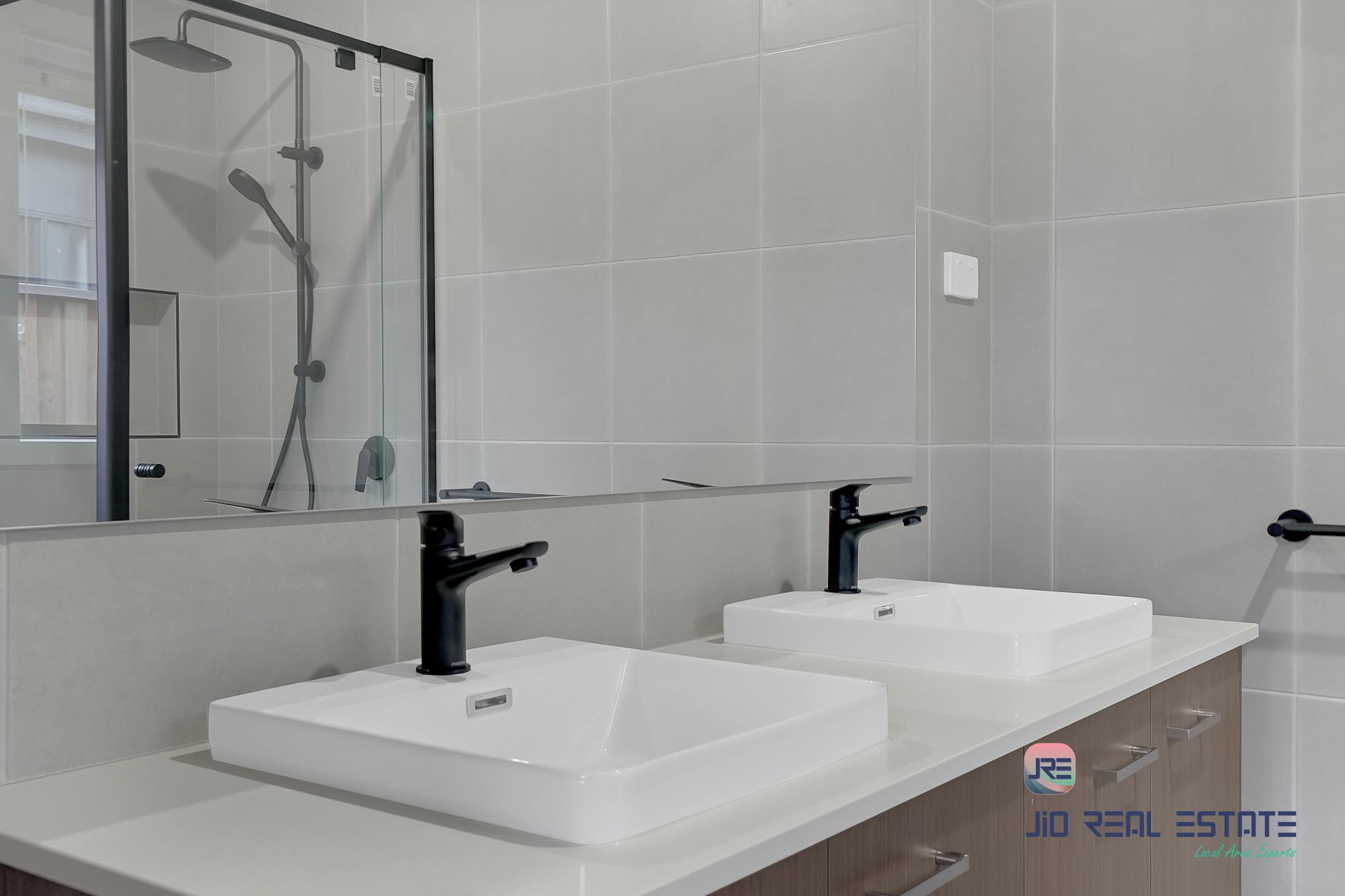 8 Shelterbelt Avenue, Weir Views VIC