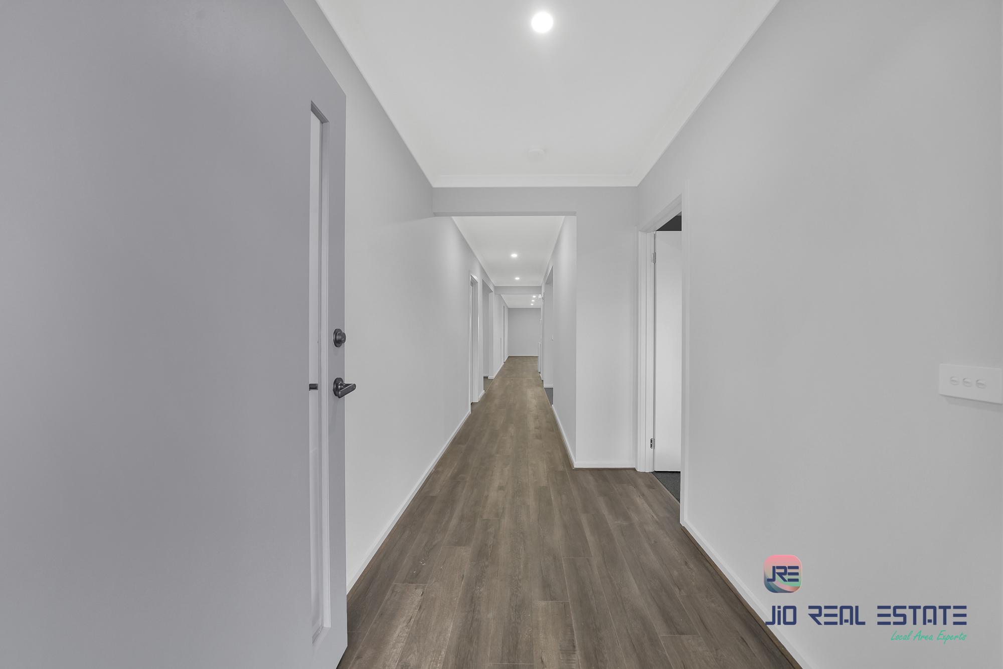 8 Shelterbelt Avenue, Weir Views VIC