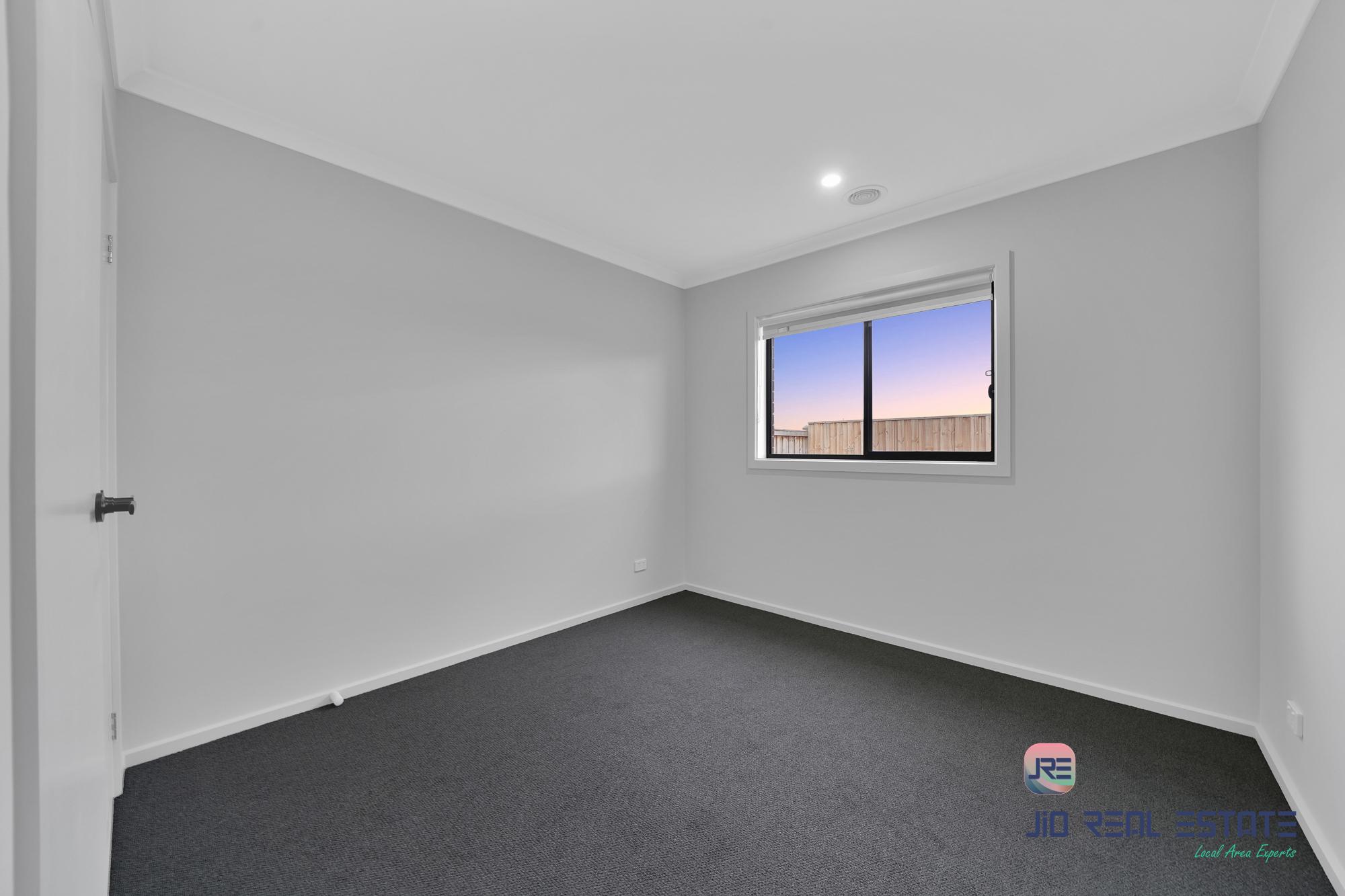 8 Shelterbelt Avenue, Weir Views VIC