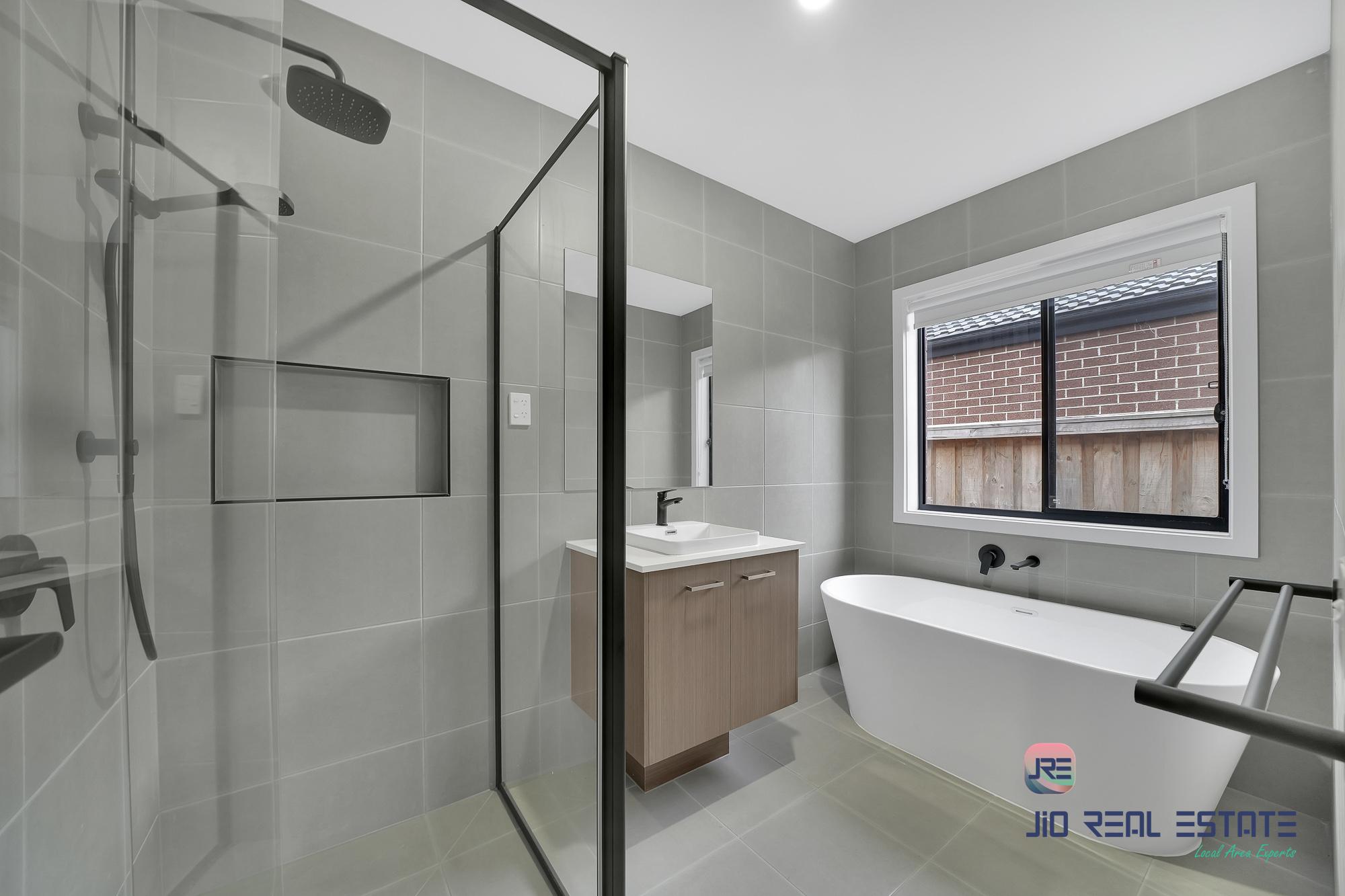 8 Shelterbelt Avenue, Weir Views VIC