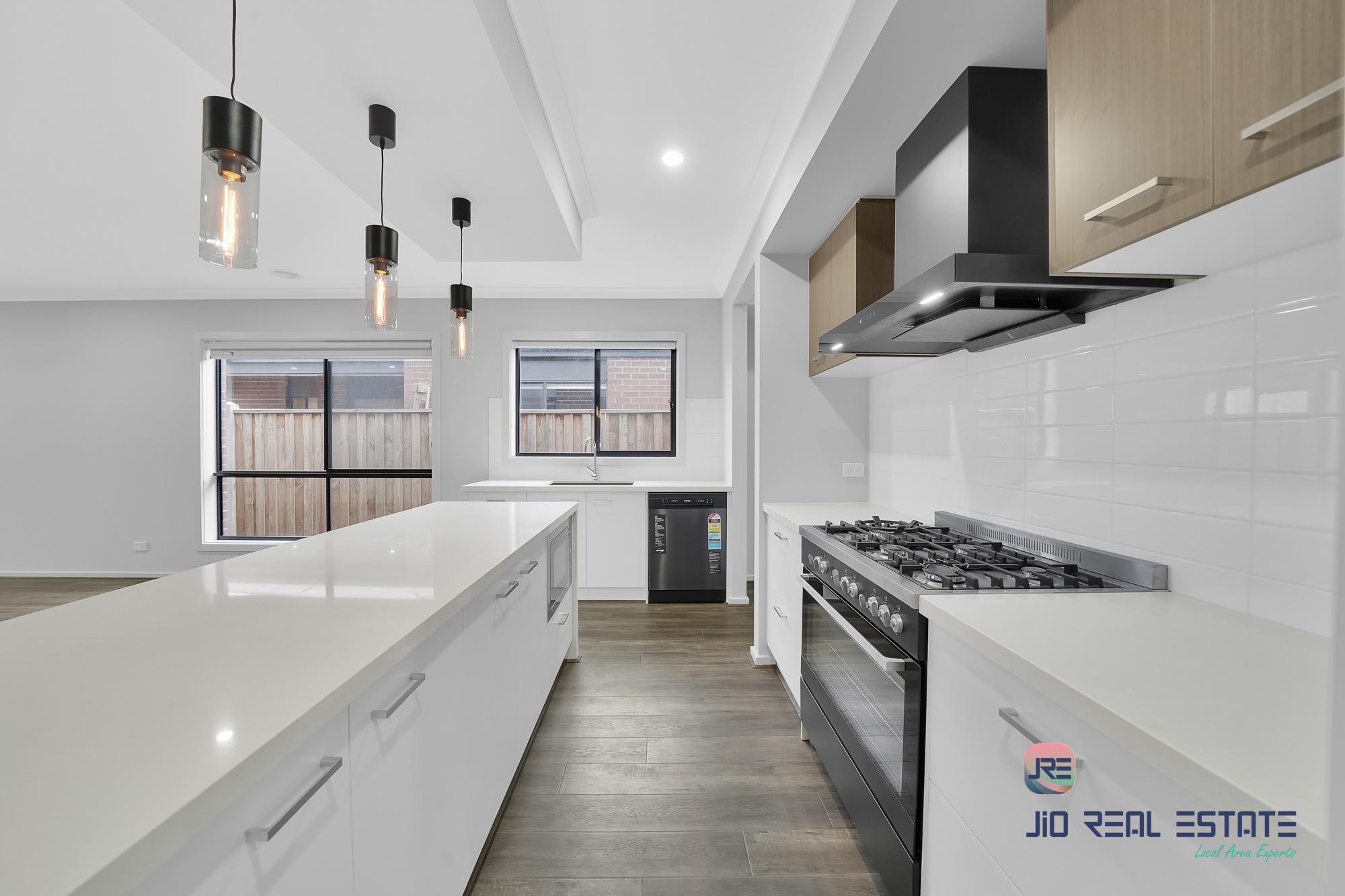 8 Shelterbelt Avenue, Weir Views VIC